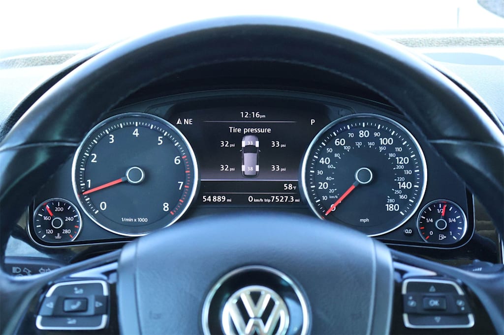 Thumbnail: 2017 Volkswagen Touareg - 17