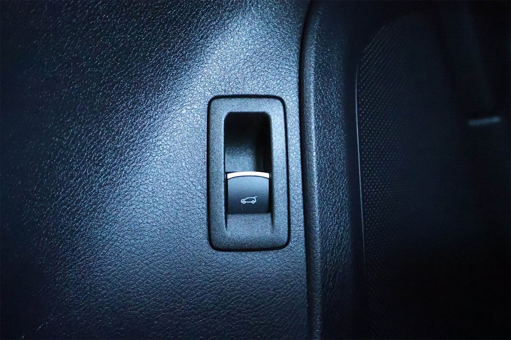 Thumbnail: 2017 Volkswagen Touareg - 27