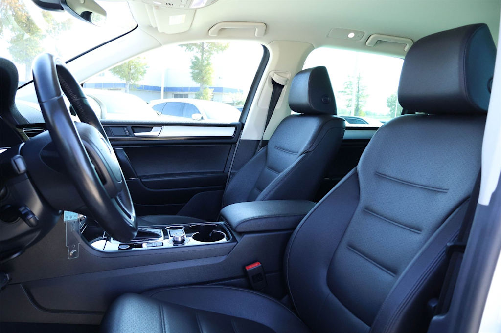 Thumbnail: 2017 Volkswagen Touareg - 11