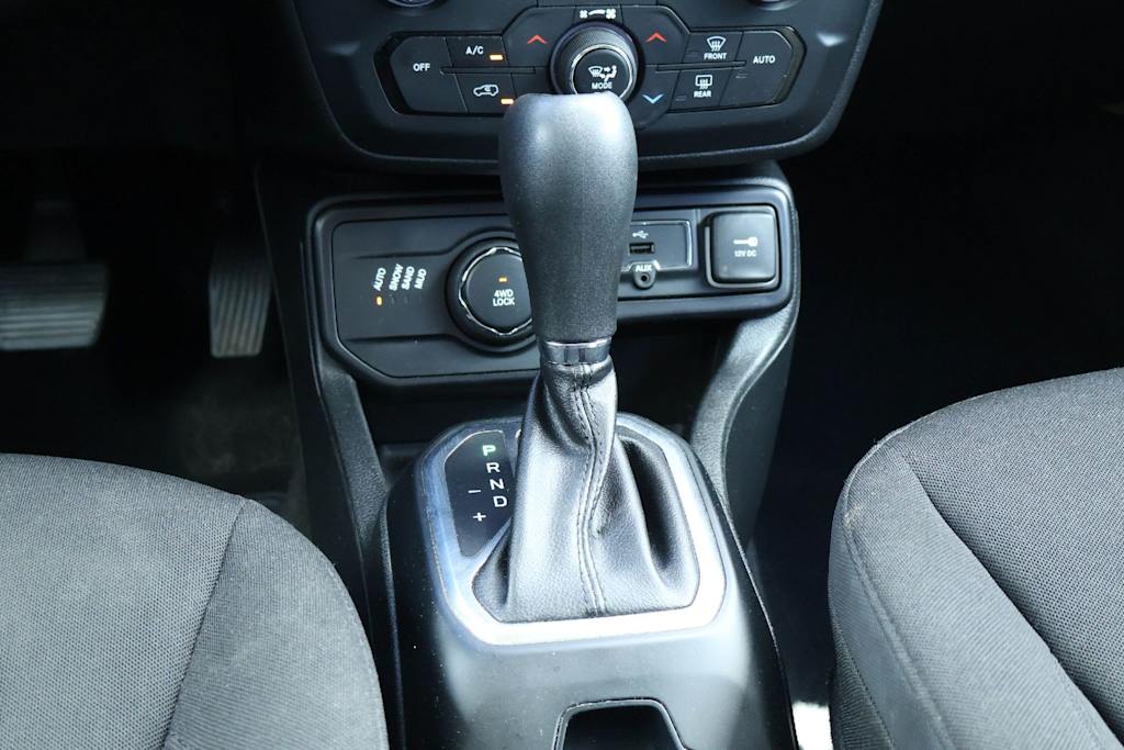 Thumbnail: 2018 Jeep Renegade - 16