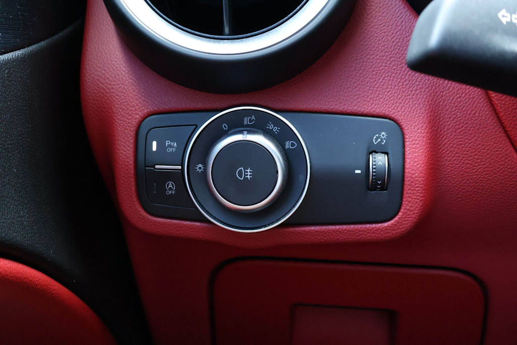 Thumbnail: 2020 Alfa Romeo Stelvio - 28