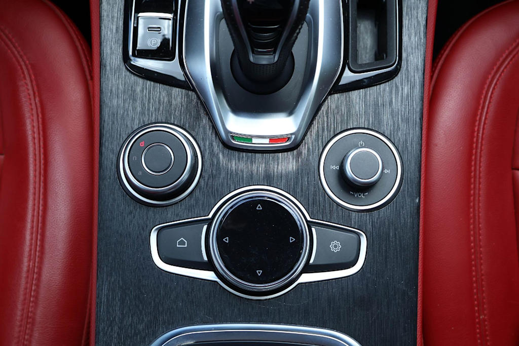 Thumbnail: 2020 Alfa Romeo Stelvio - 26