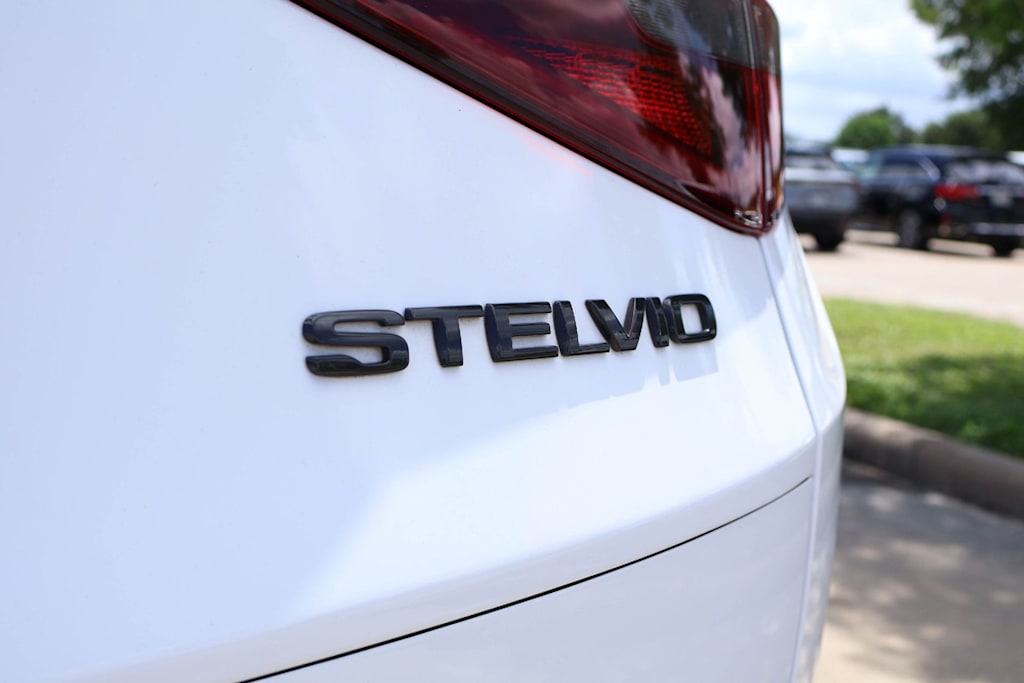 Thumbnail: 2020 Alfa Romeo Stelvio - 6