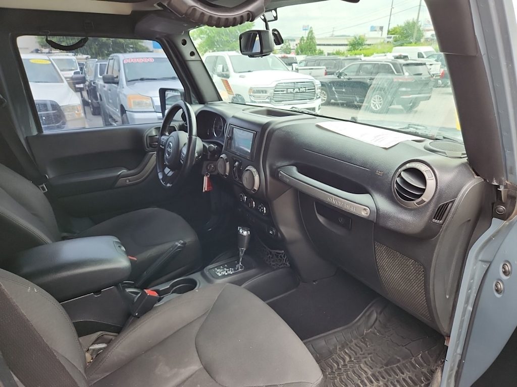 Thumbnail: 2015 Jeep Wrangler - 12