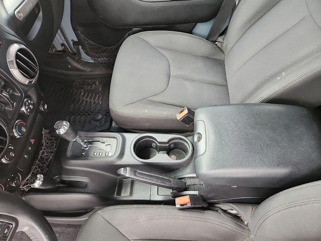 Thumbnail: 2015 Jeep Wrangler - 13