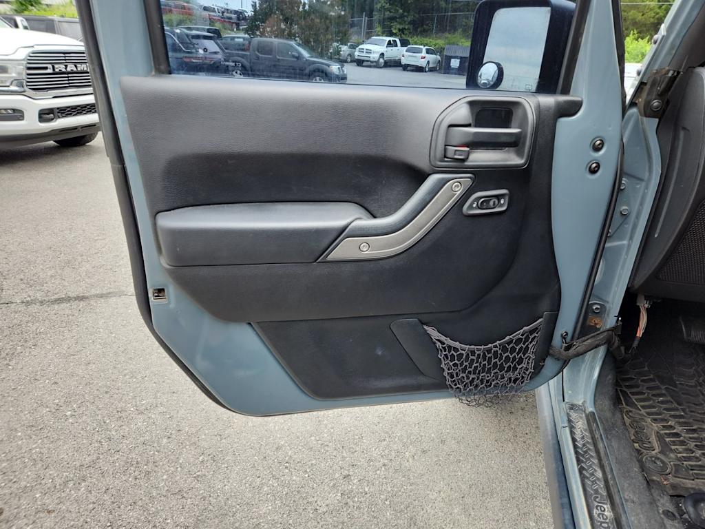 Thumbnail: 2015 Jeep Wrangler - 19