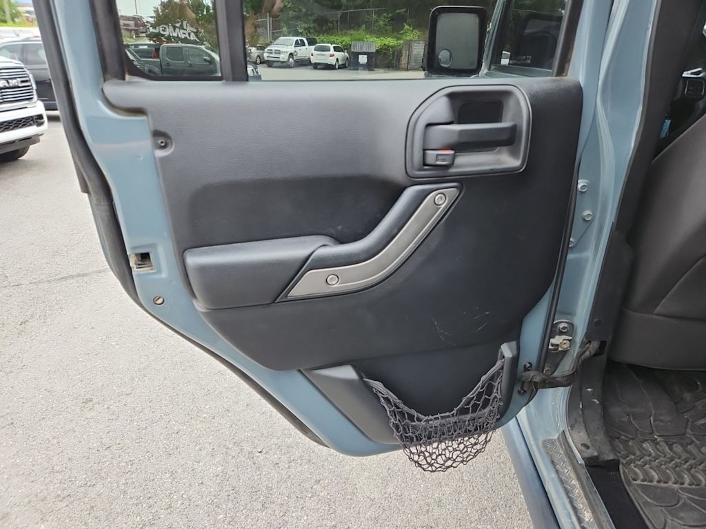 Thumbnail: 2015 Jeep Wrangler - 28