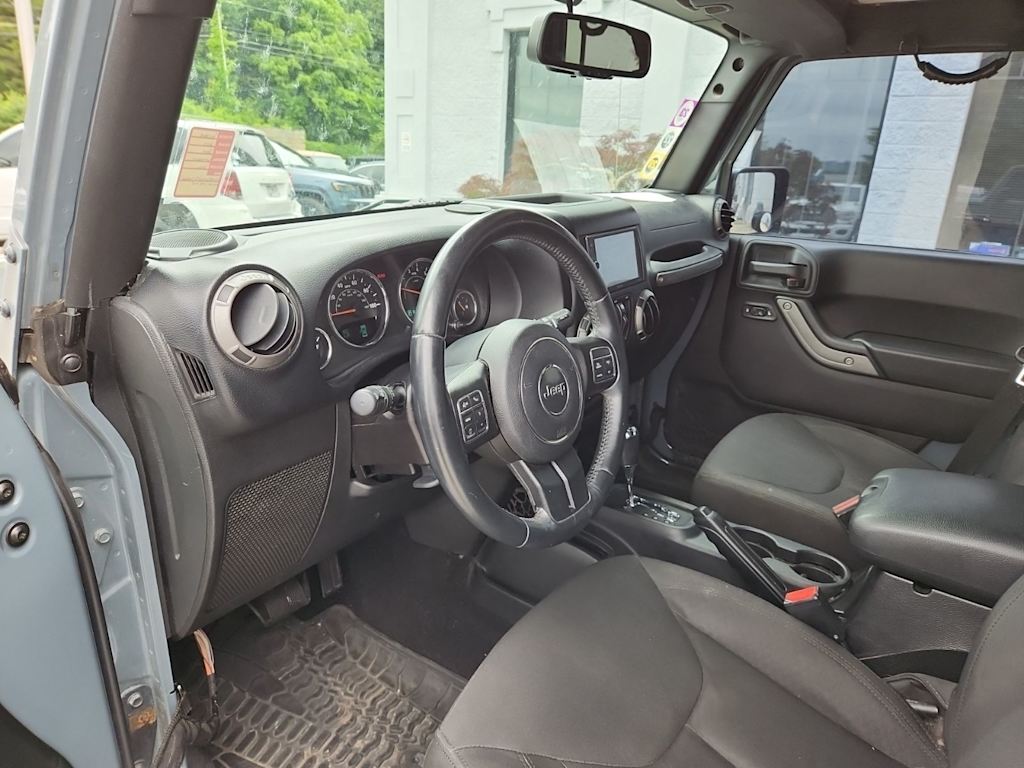 Thumbnail: 2015 Jeep Wrangler - 11