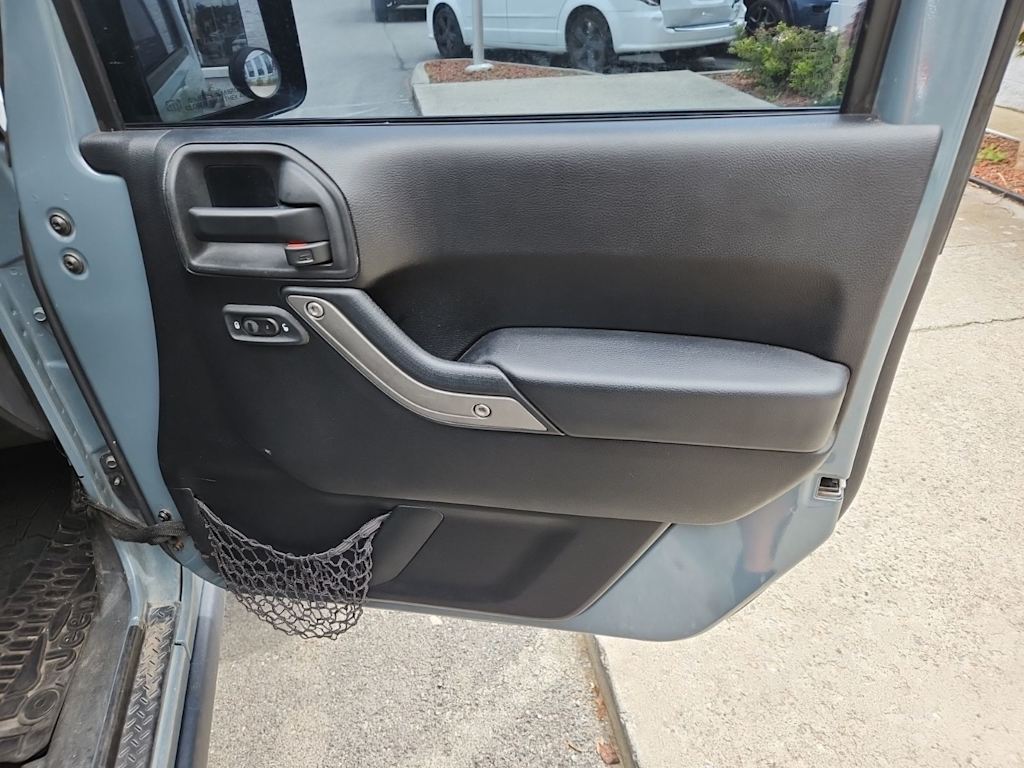 Thumbnail: 2015 Jeep Wrangler - 23