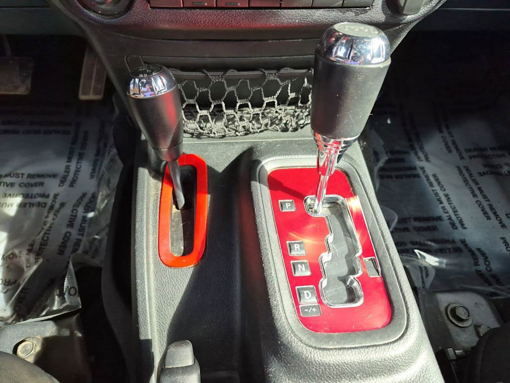Thumbnail: 2016 Jeep Wrangler - 14