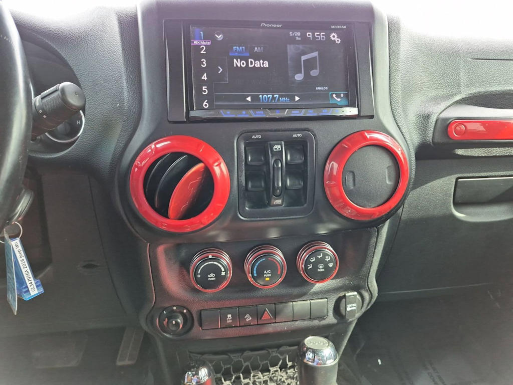 Thumbnail: 2016 Jeep Wrangler - 13