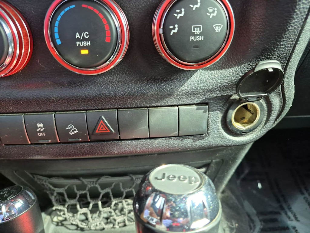 Thumbnail: 2016 Jeep Wrangler - 33