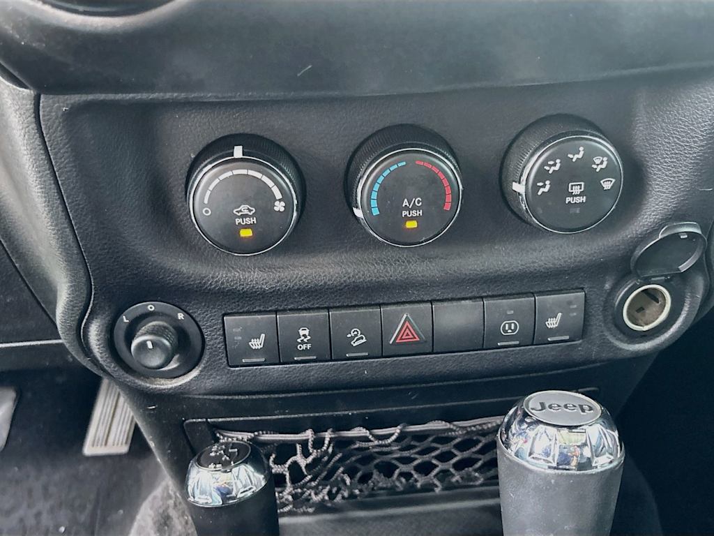 Thumbnail: 2017 Jeep Wrangler - 24