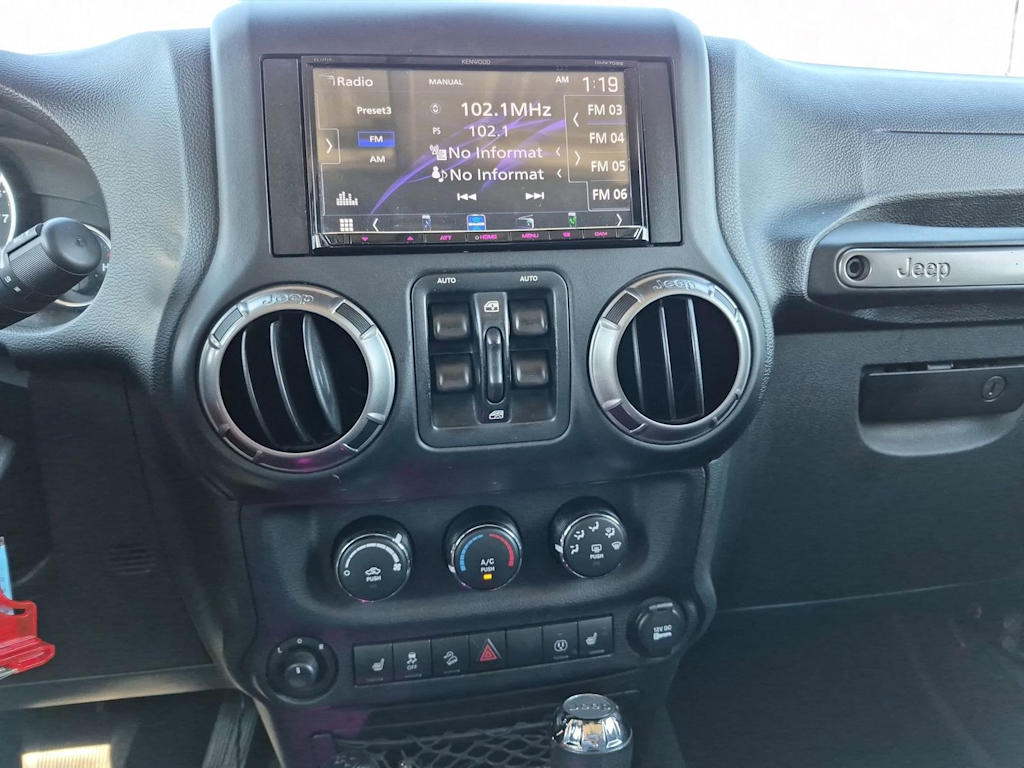 Thumbnail: 2018 Jeep Wrangler - 32