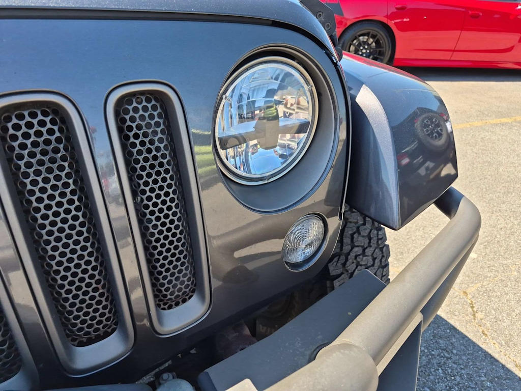 Thumbnail: 2016 Jeep Wrangler - 21