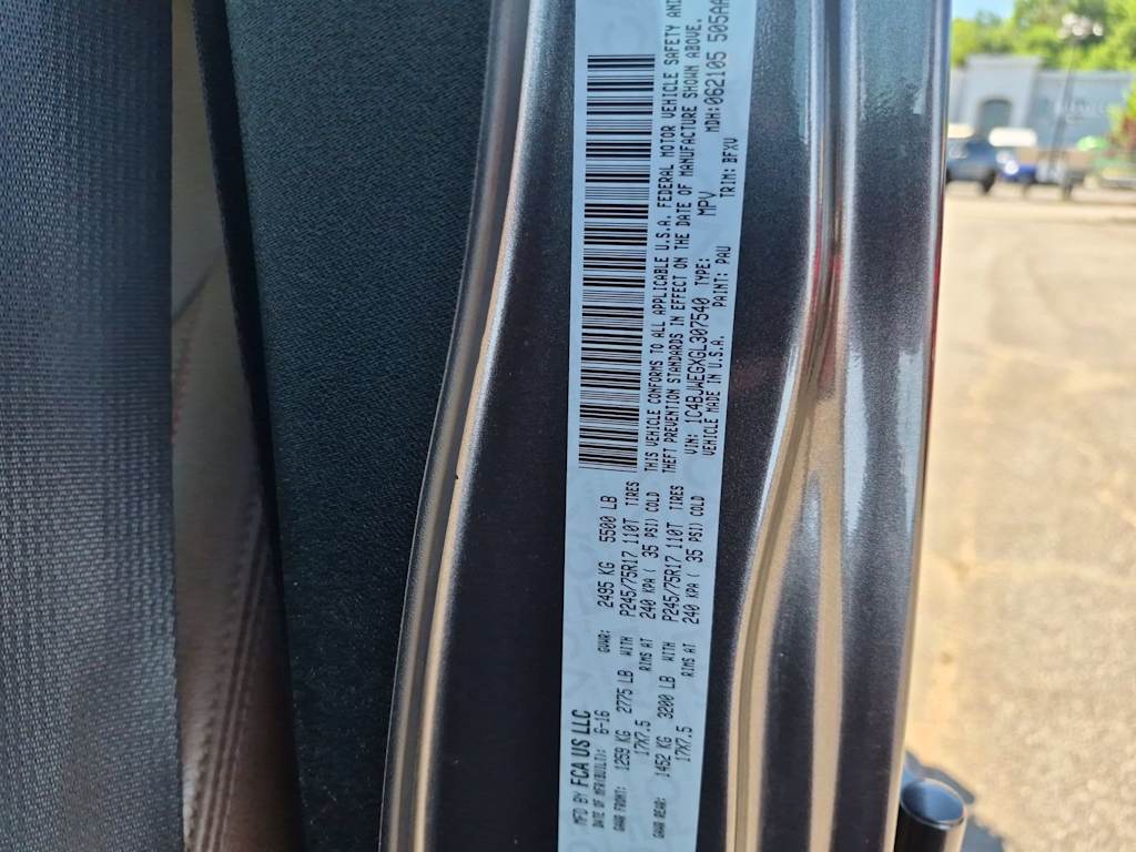 Thumbnail: 2016 Jeep Wrangler - 16