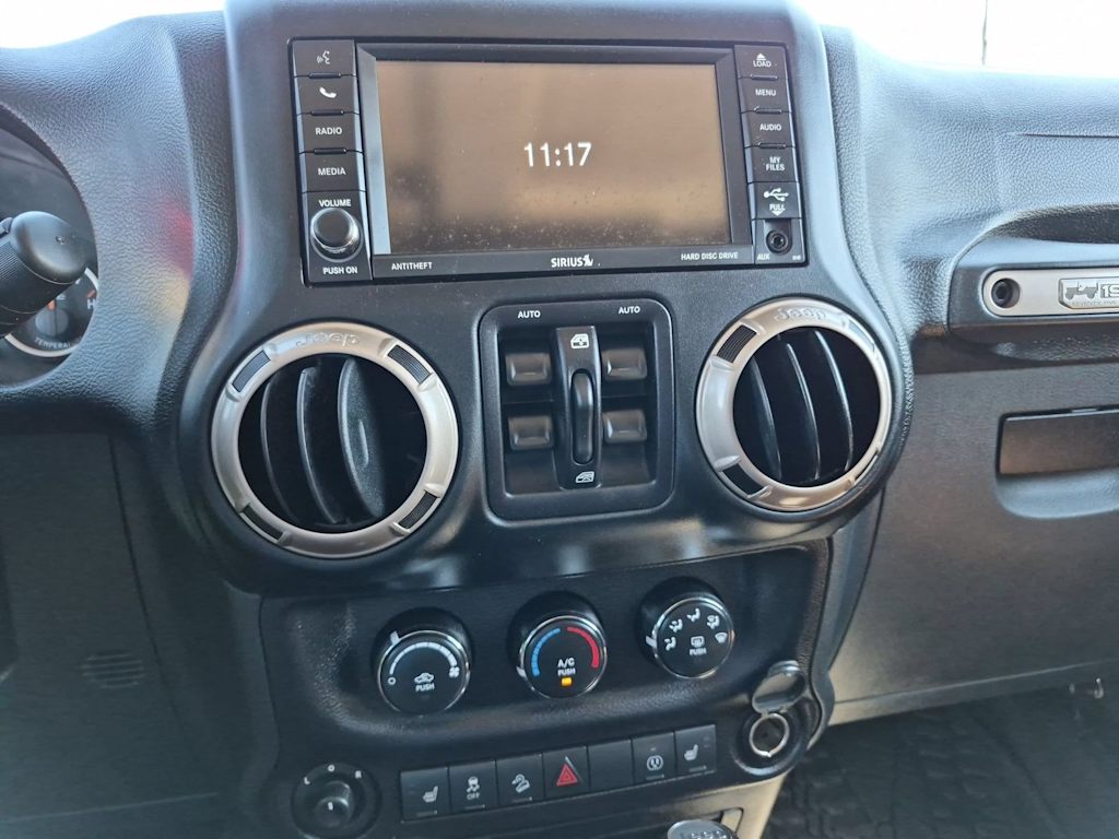 Thumbnail: 2016 Jeep Wrangler - 32