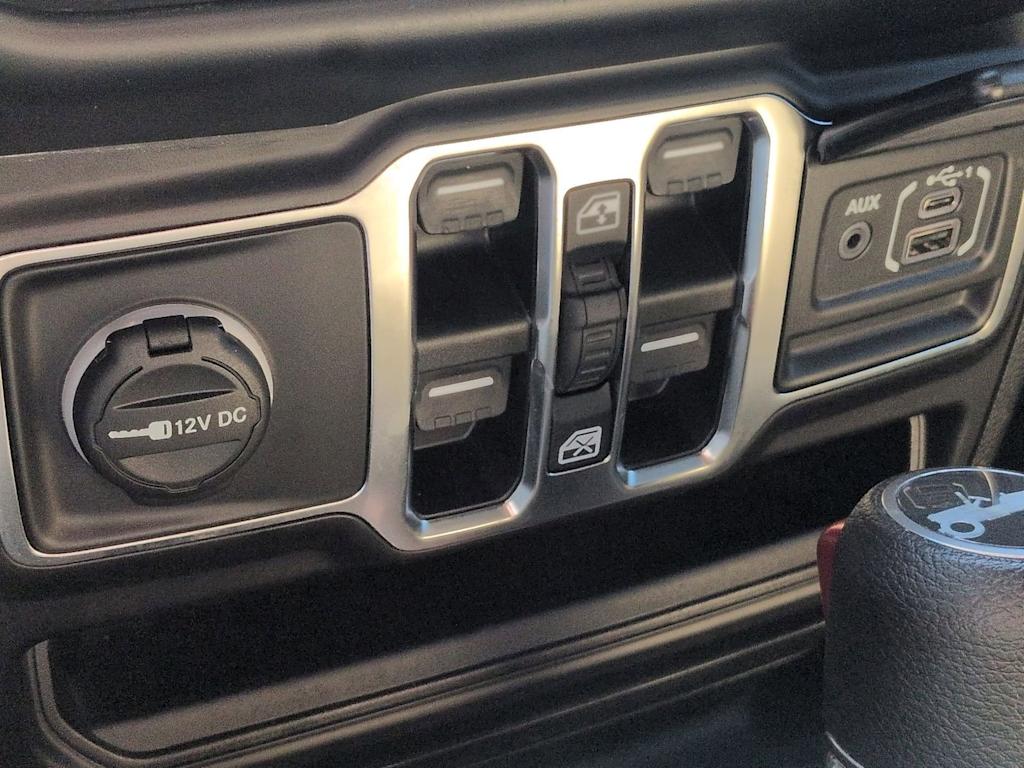 Thumbnail: 2020 Jeep Wrangler - 32