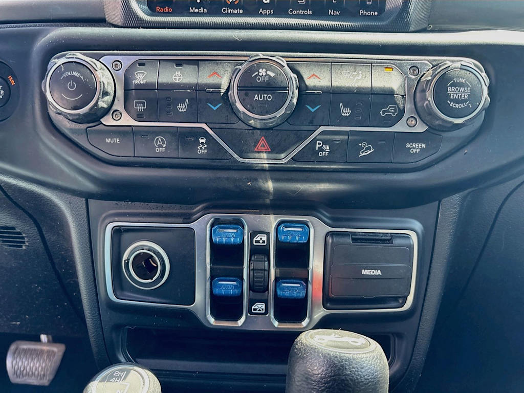 Thumbnail: 2019 Jeep Wrangler - 24