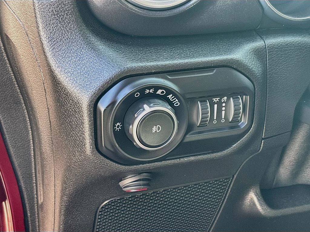 Thumbnail: 2021 Jeep Wrangler - 23