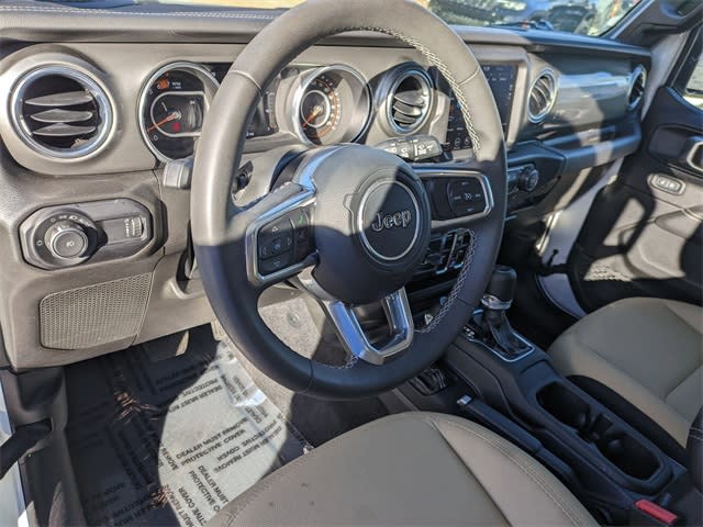 2023 Jeep Wrangler Unlimited Sahara 2