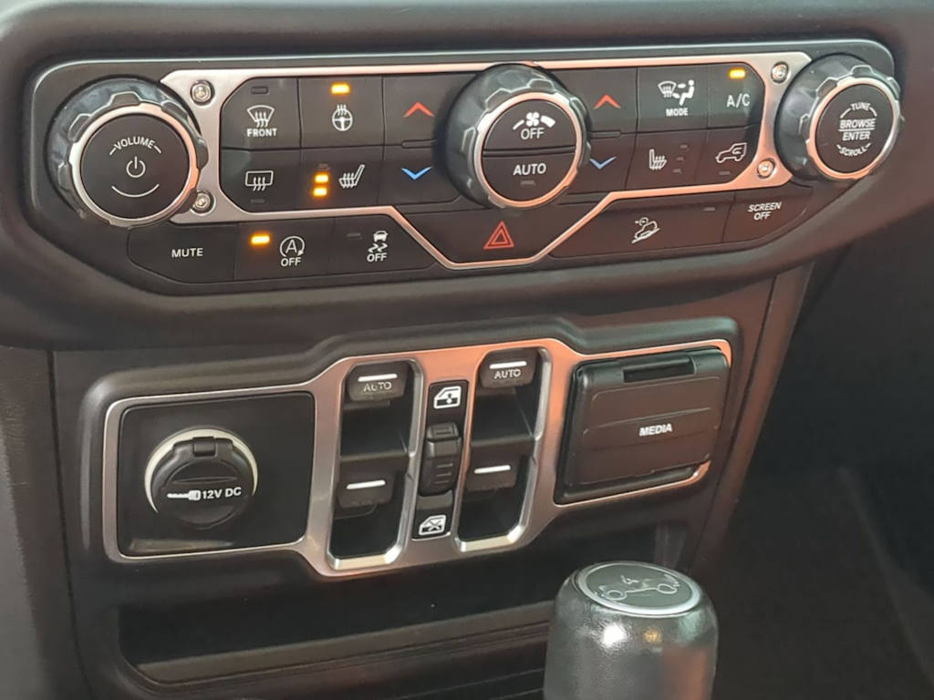 Thumbnail: 2019 Jeep Wrangler - 32
