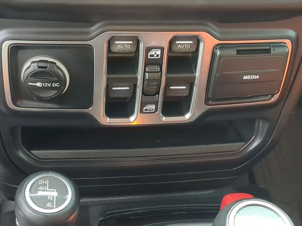 Thumbnail: 2019 Jeep Wrangler - 34