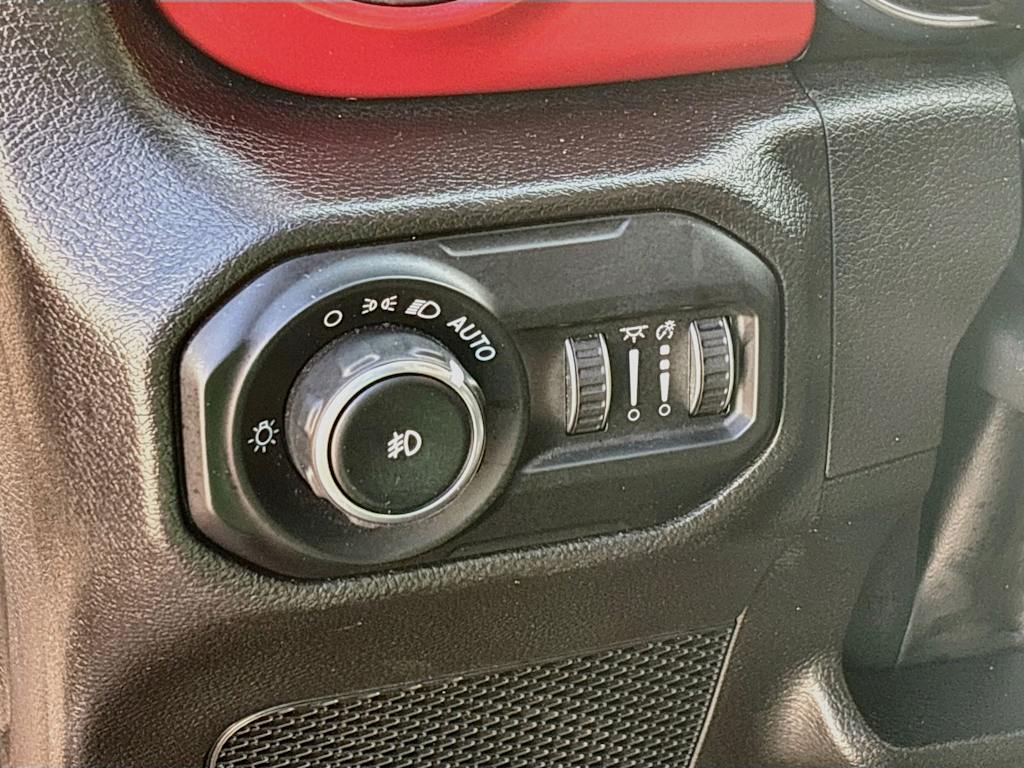 Thumbnail: 2022 Jeep Wrangler - 23