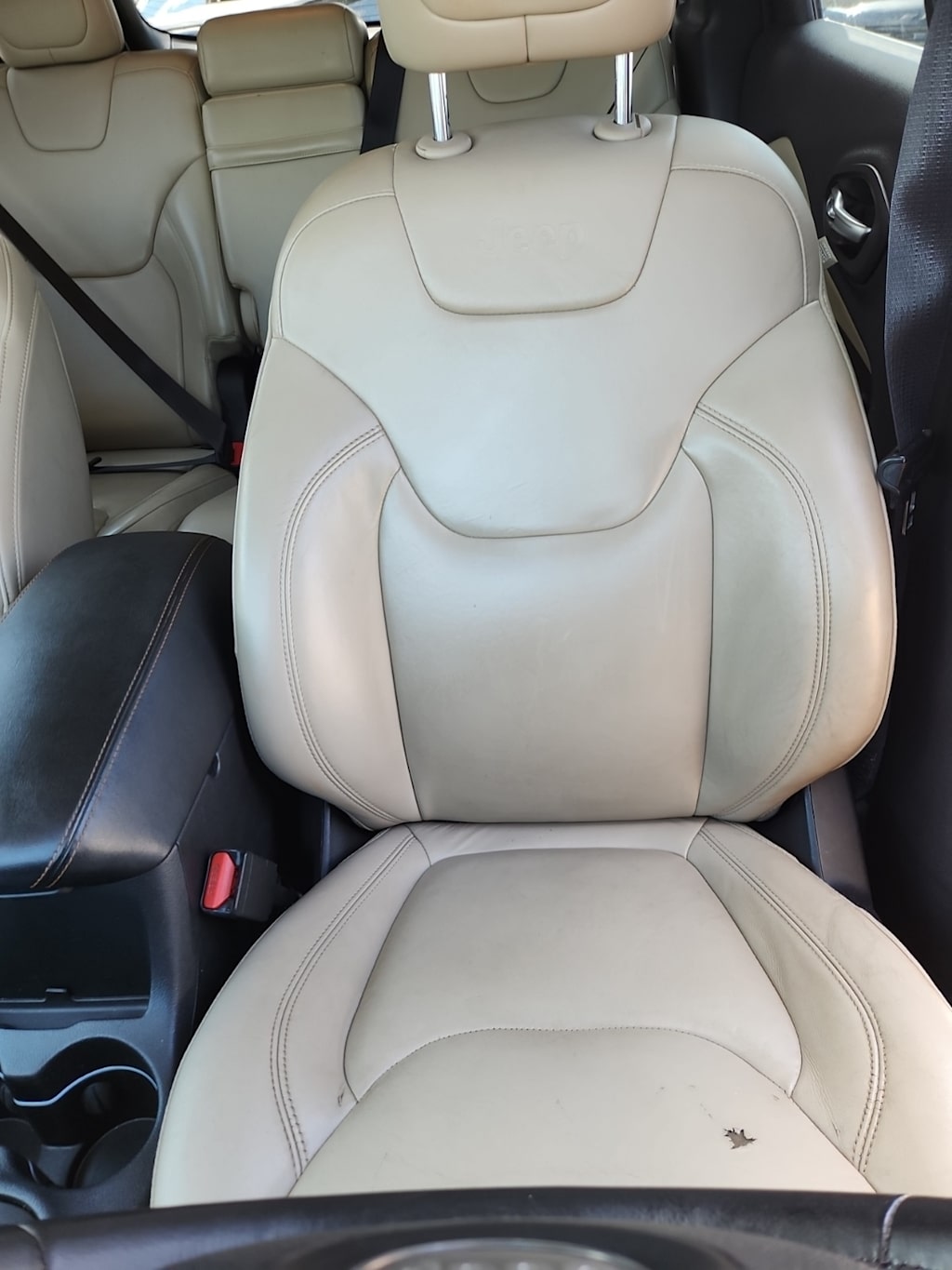 Thumbnail: 2016 Jeep Cherokee - 8