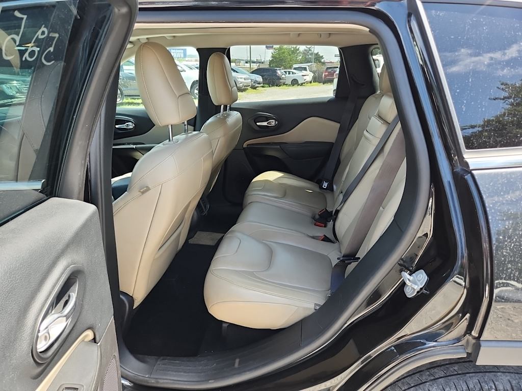 Thumbnail: 2016 Jeep Cherokee - 24