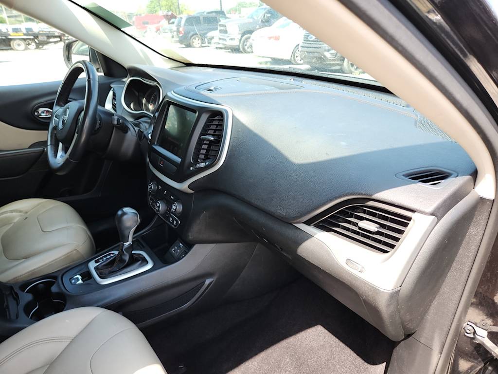 Thumbnail: 2016 Jeep Cherokee - 19
