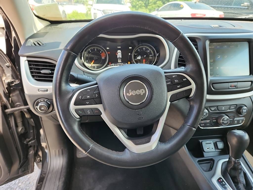 Thumbnail: 2016 Jeep Cherokee - 11
