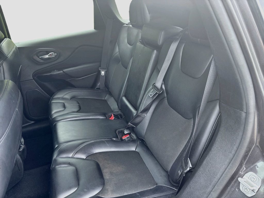 Thumbnail: 2021 Jeep Cherokee - 12