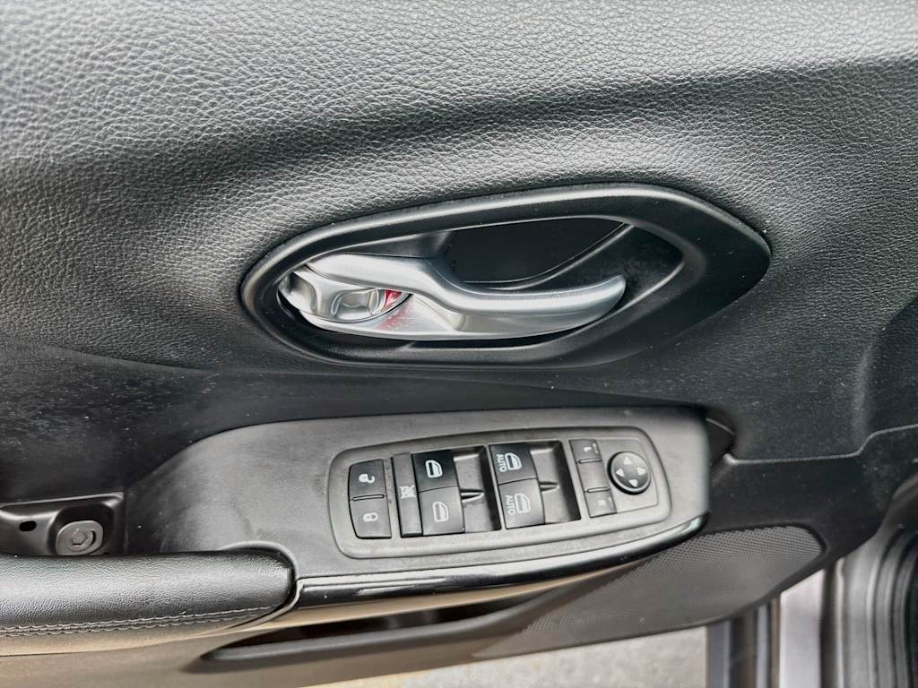 Thumbnail: 2021 Jeep Cherokee - 25