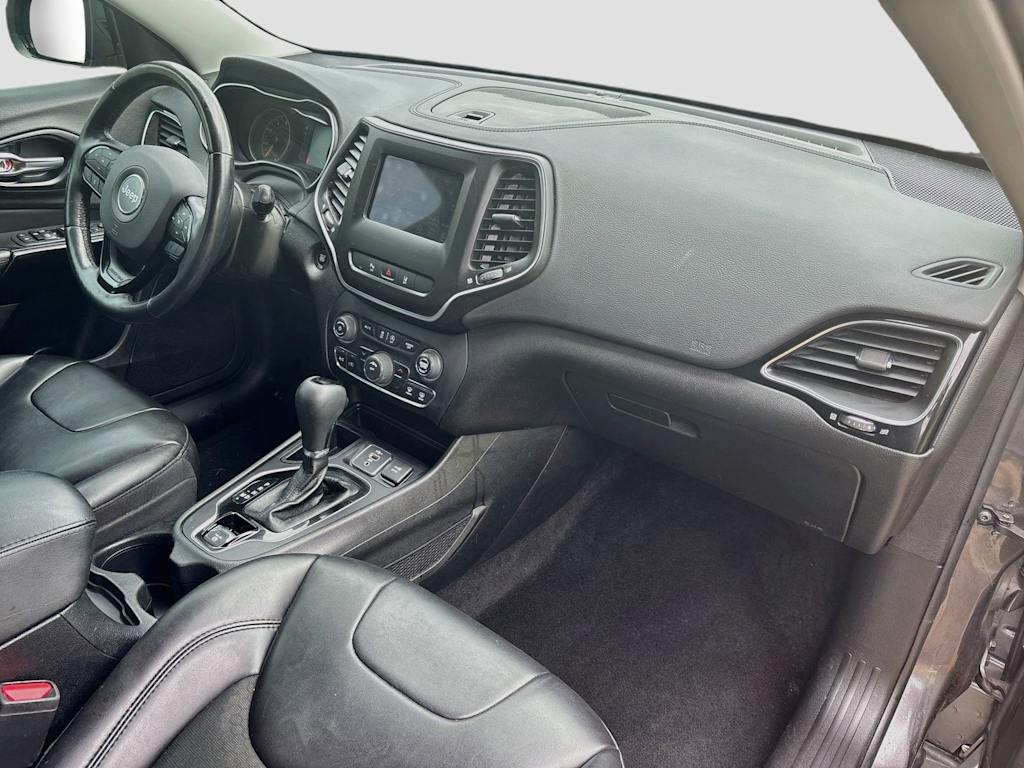 Thumbnail: 2021 Jeep Cherokee - 14