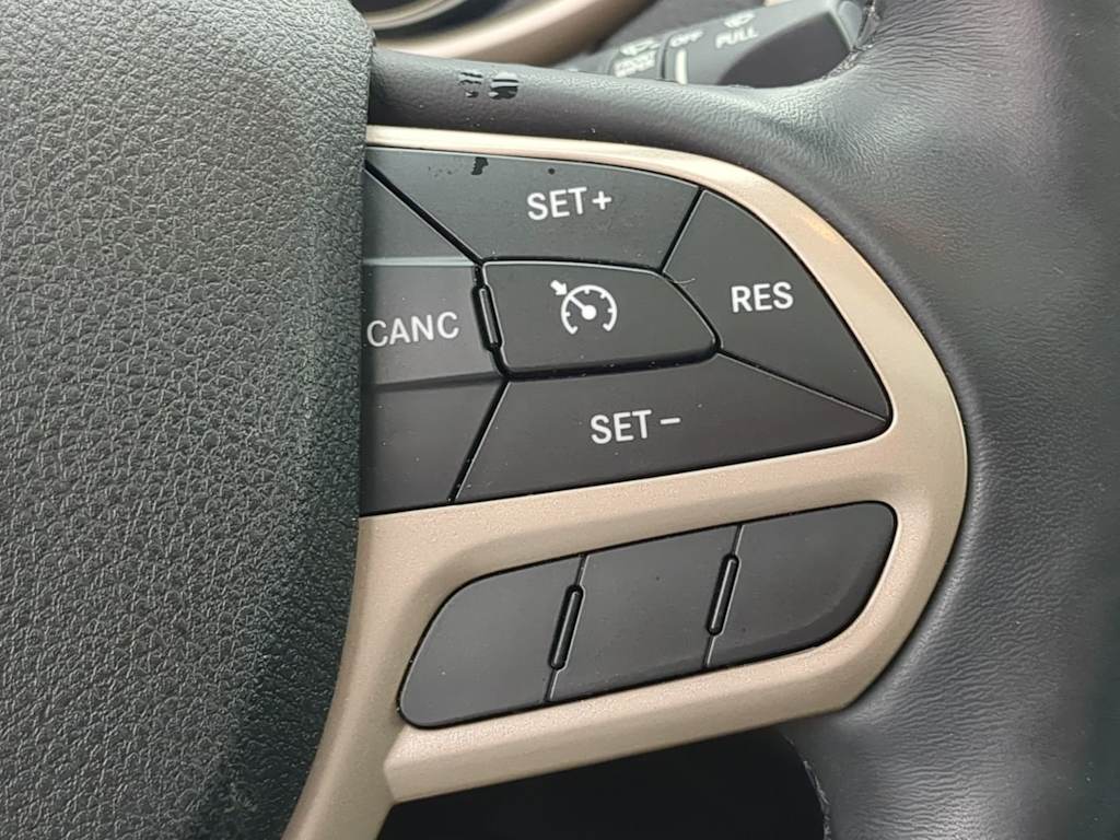 Thumbnail: 2017 Jeep Cherokee - 33