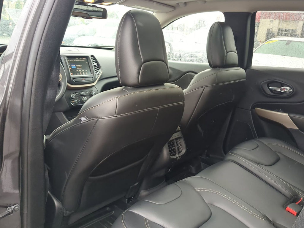 Thumbnail: 2017 Jeep Cherokee - 12