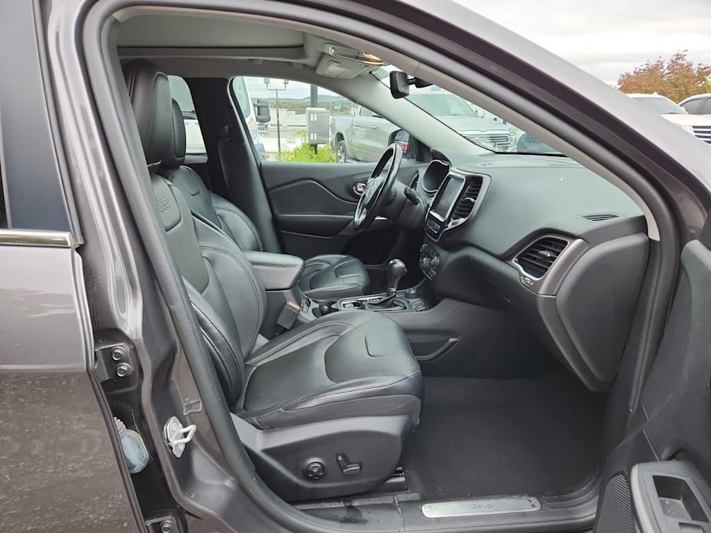 Thumbnail: 2021 Jeep Cherokee - 22