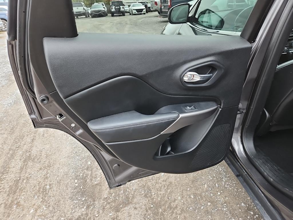 Thumbnail: 2021 Jeep Cherokee - 27