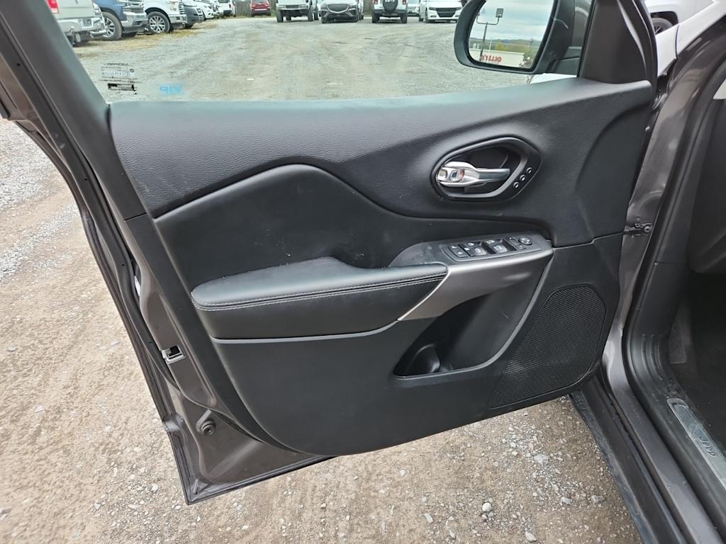 Thumbnail: 2021 Jeep Cherokee - 19