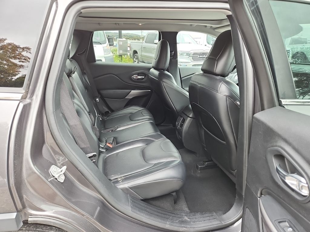 Thumbnail: 2021 Jeep Cherokee - 24