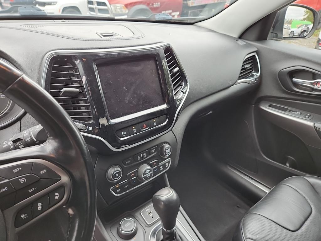 Thumbnail: 2021 Jeep Cherokee - 12