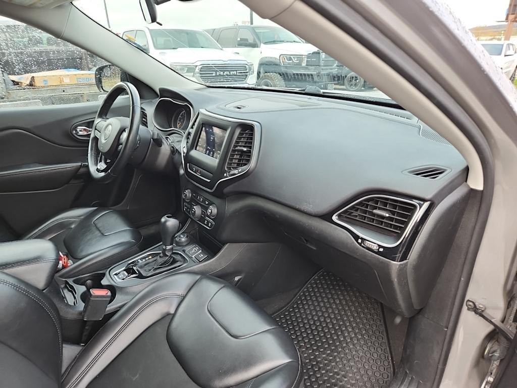 Thumbnail: 2020 Jeep Cherokee - 19