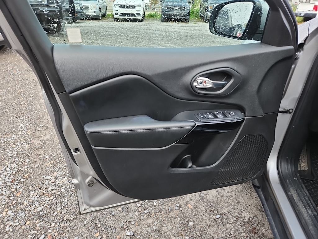 Thumbnail: 2020 Jeep Cherokee - 18