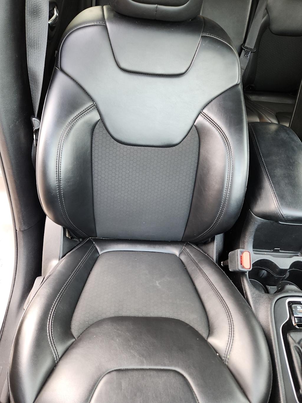 Thumbnail: 2020 Jeep Cherokee - 20