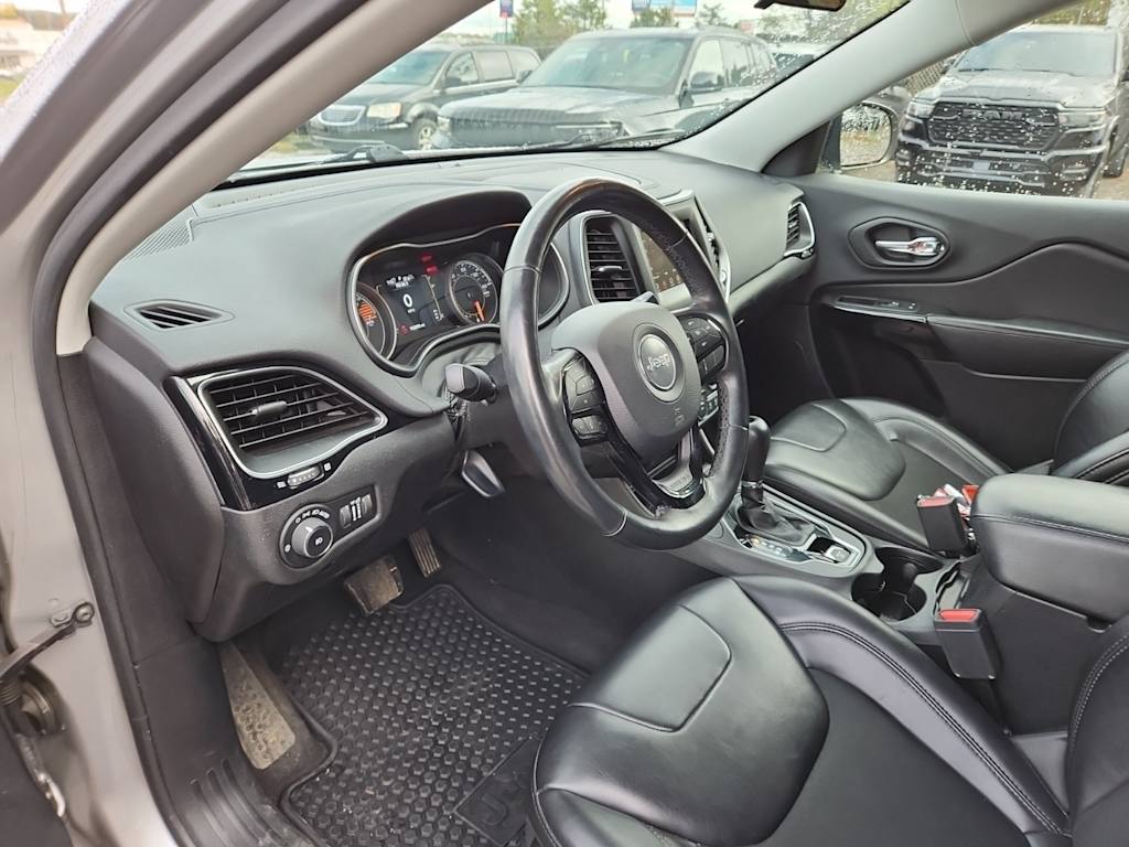 Thumbnail: 2020 Jeep Cherokee - 12