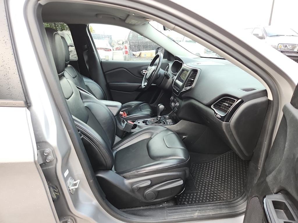 Thumbnail: 2020 Jeep Cherokee - 22