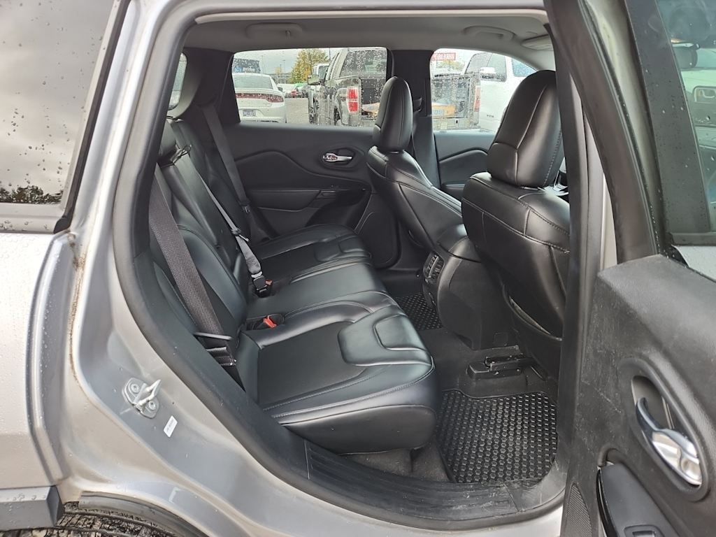 Thumbnail: 2020 Jeep Cherokee - 24