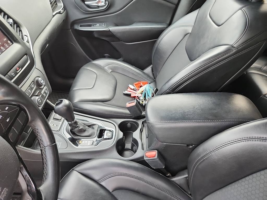 Thumbnail: 2020 Jeep Cherokee - 7