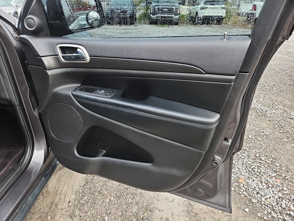 Thumbnail: 2018 Jeep Grand Cherokee - 21